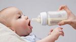 Bình sữa làm từ nhựa gây nguy hiểm cho trẻ