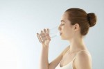 Uống nhiều nước gây hại não, nội tạng, sự thật thế nào?