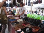 Bà chủ chợ trời Sài Gòn tiết lộ bí kíp mua sắm