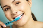Cách tẩy trắng răng an toàn, hiệu quả, rẻ bèo bằng những nguyên liệu này