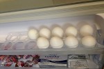 Hãy dừng ngay việc bỏ trứng ở cánh cửa tủ lạnh