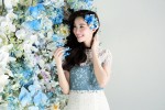 Hoa hậu Thu Thảo đẹp trong veo bên hoa