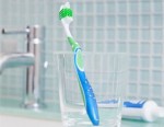4 cách làm sạch bàn chải đánh răng hiệu quả