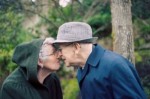 Những bức ảnh chứng minh con người có thể già, nhưng tình yêu không bao giờ cũ