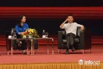 Cô gái được chọn lên ngồi đối thoại trực tiếp cùng tỷ phú Jack Ma là ai?