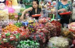Bánh kẹo bán cân không nhãn mác tung hoành tại chợ Tết