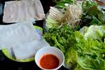 Thưởng thức bánh tráng cuốn thịt heo ở Đà Nẵng