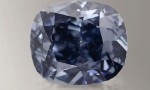Chiêm ngưỡng viên kim cương 'Mặt Trăng Xanh' đắt nhất thế giới