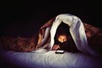 Dễ mắc ung thư khi dùng smartphone trước khi ngủ
