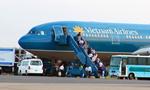 Máy bay Vietnam Airlines phải hạ cánh khẩn cấp để cứu một em bé Trung Quốc