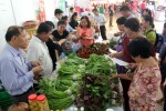 Nông dân vượt 200 km lên Sài Gòn bán rau