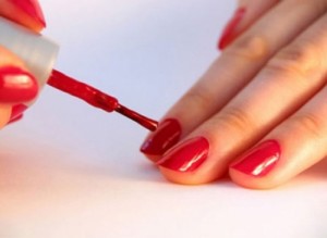 Phát hiện hóa chất độc hại gây tăng cân trong sơn móng tay