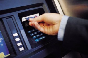 Bí kíp cần nhớ khi rút tiền ATM dịp Tết
