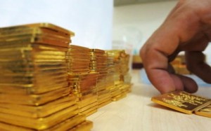 Vì sao vàng miếng một chữ bị áp phí cao?