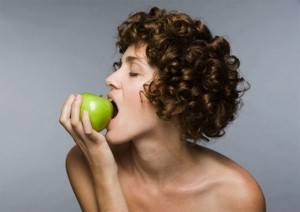 Chớ dại ăn quá nhiều táo xanh để rước hại vào thân!