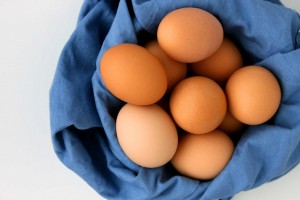 Tránh ‘rước họa vào thân’ với cách phân biệt trứng gà Trung Quốc