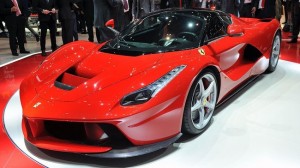 Tỷ phú cắm siêu xe Ferrari vay 100 triệu: Ngân hàng hớ nặng