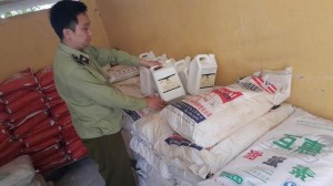 Hơn 4 tấn phụ gia thực phẩm Trung Quốc làm bim bim bị thu giữ