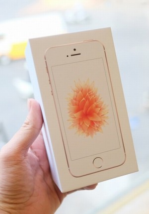 iPhone SE vàng hồng đầu tiên đã về Việt Nam