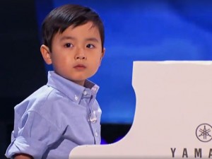 Thần đồng piano gốc Việt Evan Le khiến nước Mỹ 'điên đảo'