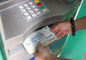 Ngơ ngác vì tiền tiết kiệm trong thẻ ATM tự “bốc hơi”