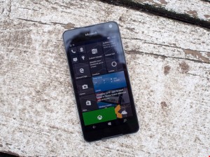 Lumia 650 bán tại Việt Nam với giá mềm