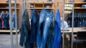 Số bông giao dịch một ngày ở Trung Quốc đủ may quần jean cho cả thế giới