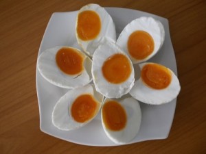 Tự làm trứng muối chỉ trong 3 bước