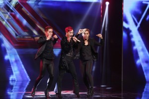 X- Factor: Bộ tứ tranh cãi vì chàng vũ công phi giới tính