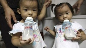 Nghi vấn sữa kém chất lượng gây bệnh lạ cho trẻ em các trường học ở Trung Quốc