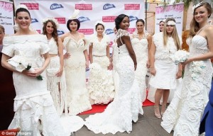 Bạn sẽ sốc khi biết những chiếc váy cưới trắng tinh khôi tuyệt đẹp này được làm từ...