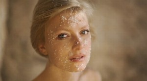 Cách sử dụng muối giúp triệt tiêu các loại mụn trên da
