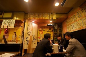 Đàn ông có vợ ở Nhật Bản chỉ mang theo tiền lẻ để tiêu xài