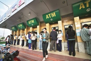Dự kiến tăng hạn mức rút tiền ATM thuộc ngân hàng nhà nước 