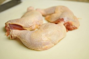 Dùng chất tăng trọng 'mông má' cho gà