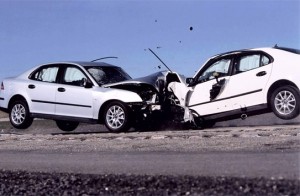Ngồi vị trí nào trên ô tô an toàn nhất phòng khi gặp tai nạn?