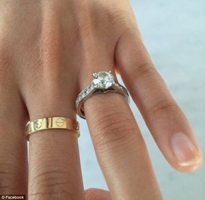 Phát hiện vợ sắp cưới ngủ với người yêu cũ, người đàn ông bán luôn chiếc nhẫn đính hôn hơn 750 triệu đồng