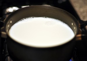 5 thói quen uống sữa, ăn sữa chua khiến bạn đau bụng và nổi mụn