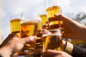 Sai lầm chết người khi uống bia cần bỏ gấp