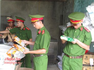 'Bắt tại trận' cơ sở làm kem Tràng Tiền giả tại Nghệ An