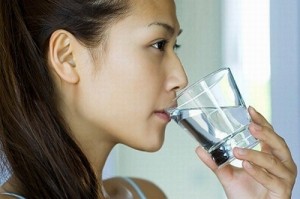Cho thứ này vào nước khi uống sẽ hết độc tố, cả đời không ung thư