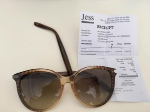 Mua kính ở Jess Lotte Hà Nội giá 10 triệu, khách hàng ngậm đắng