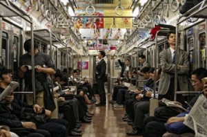 Muốn biết người Nhật văn minh như thế nào hãy đi tàu điện ngầm ở Tokyo