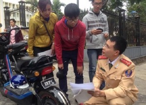 Từ ngày mai, Hà Nội bắt đầu xử phạt nghiêm các trường hợp xe máy điện chưa đăng ký