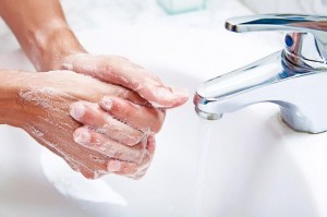 3 cách vệ sinh sai khiến dễ mắc cúm, tay chân miệng
