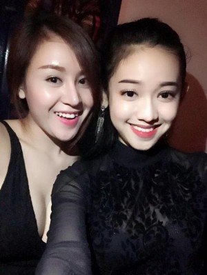 Cuộc gặp gỡ của hai hotgirl lắm chiêu Thúy Vi - Bà Tưng