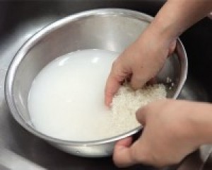 Dùng nước gạo đúng cách trong 1 tuần da đẹp hơn đi tắm trắng