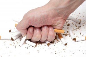 Bài thuốc khiến ông chồng nghiện thuốc cứ nghe mùi thuốc lá là sợ của cô vợ trẻ