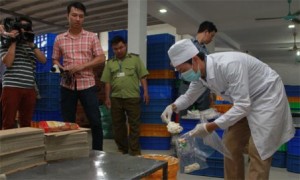 Hà Nội: Phát hiện 2 cơ sở sản xuất bánh trung thu bẩn