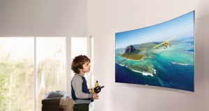 Vì sao nên mua TV màn hình cong?